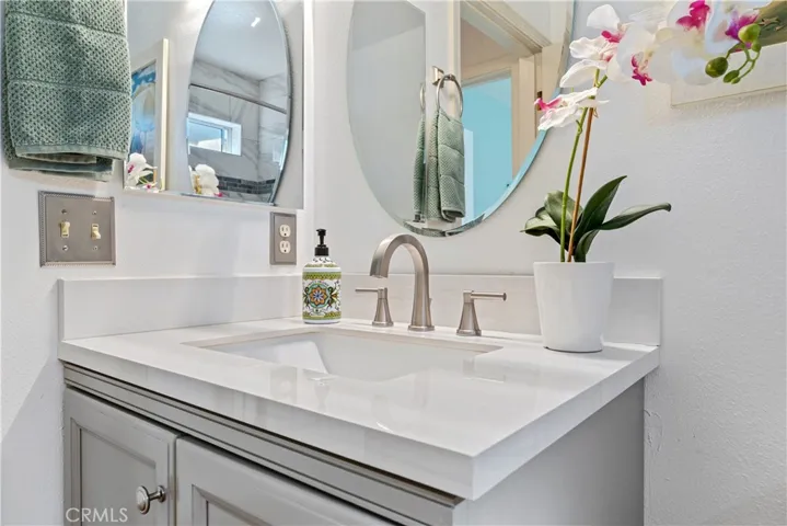 Beautiful New Bath! New Vanity, Light & mirror..
