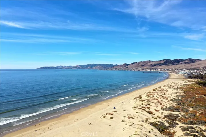 Nearby Pismo Beach - Aerial photo