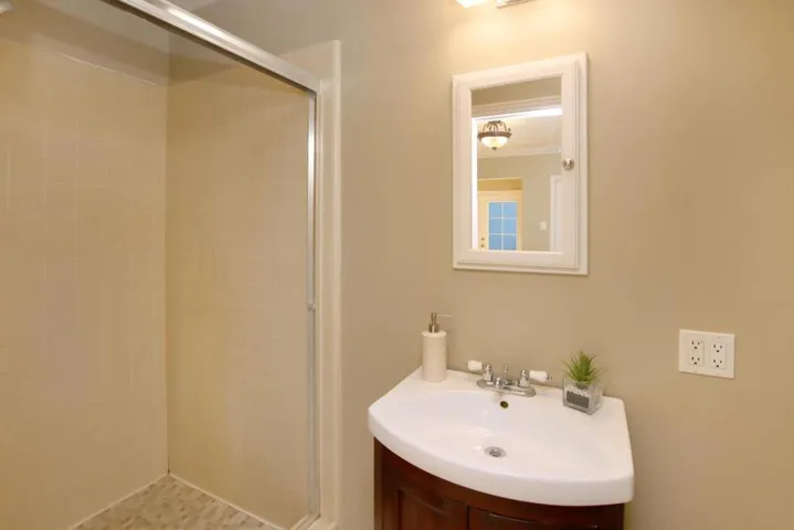 489 Haydon Street, Hollister, California 95023