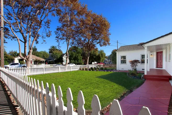 489 Haydon Street, Hollister, California 95023