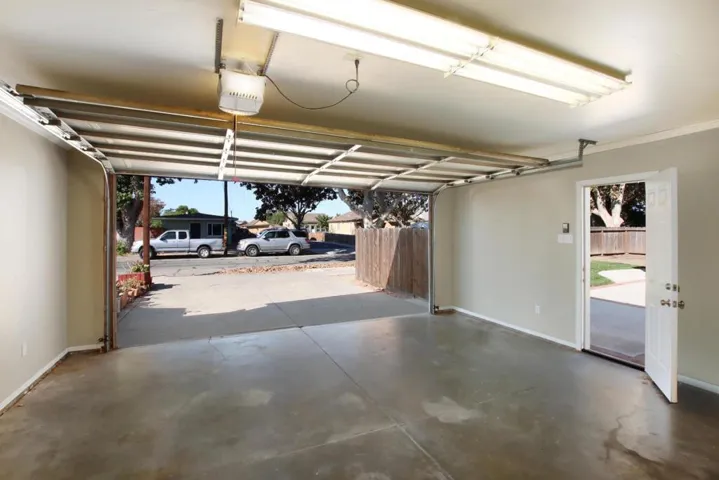 489 Haydon Street, Hollister, California 95023