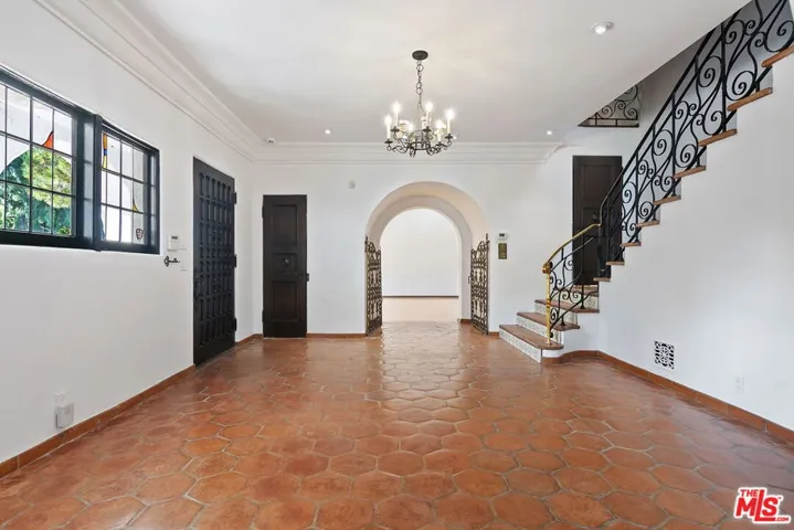 10361 Lindbrook Drive, Los Angeles, California 90024