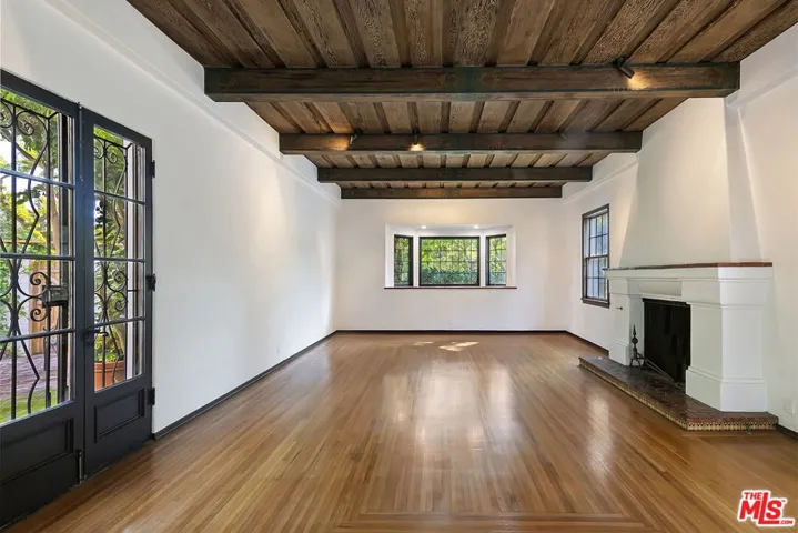10361 Lindbrook Drive, Los Angeles, California 90024