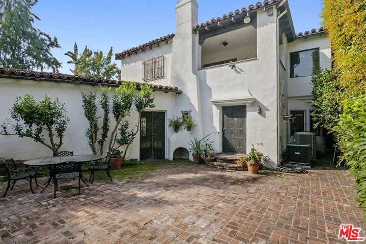 10361 Lindbrook Drive, Los Angeles, California 90024
