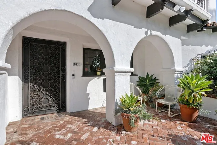 10361 Lindbrook Drive, Los Angeles, California 90024