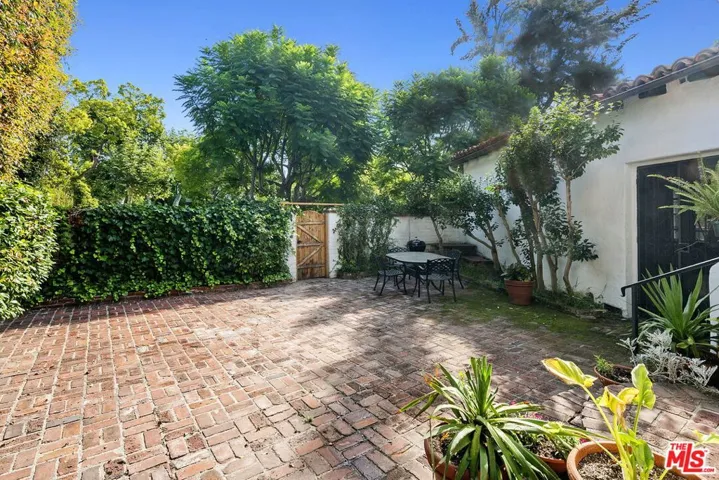 10361 Lindbrook Drive, Los Angeles, California 90024