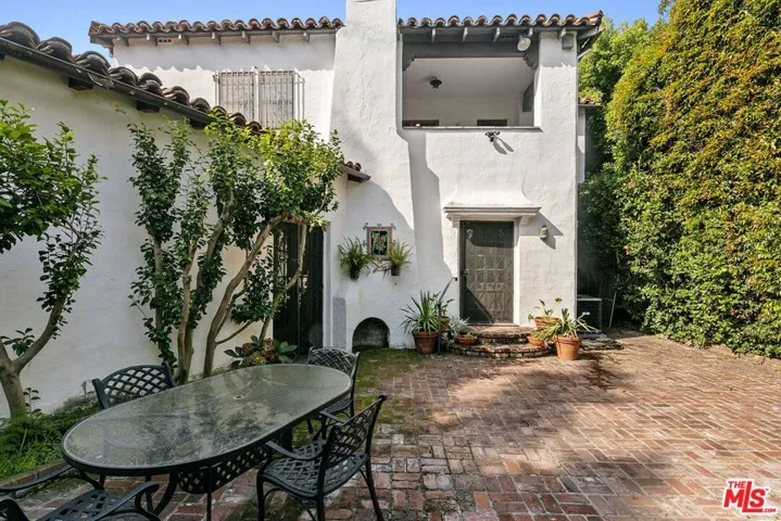 10361 Lindbrook Drive, Los Angeles, California 90024