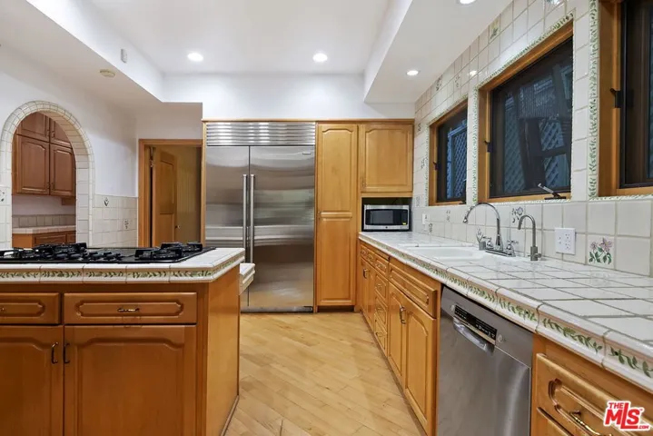 10361 Lindbrook Drive, Los Angeles, California 90024