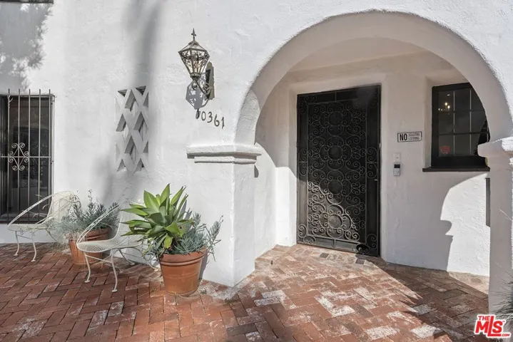 10361 Lindbrook Drive, Los Angeles, California 90024