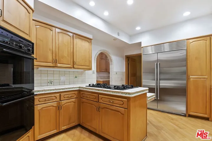 10361 Lindbrook Drive, Los Angeles, California 90024