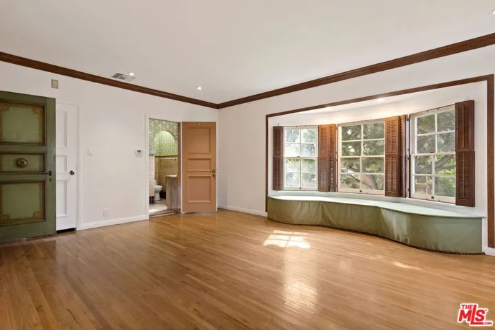 10361 Lindbrook Drive, Los Angeles, California 90024