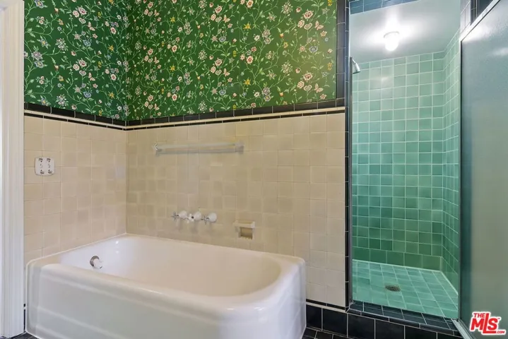 10361 Lindbrook Drive, Los Angeles, California 90024