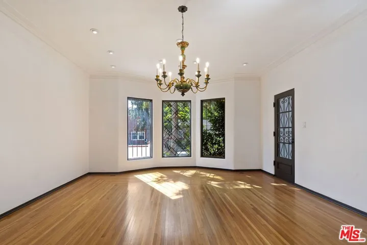 10361 Lindbrook Drive, Los Angeles, California 90024