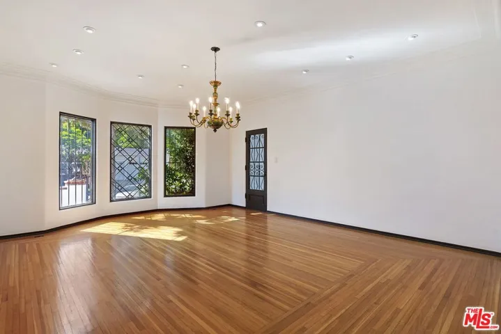 10361 Lindbrook Drive, Los Angeles, California 90024