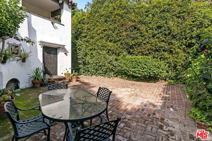 10361 Lindbrook Drive, Los Angeles, California 90024