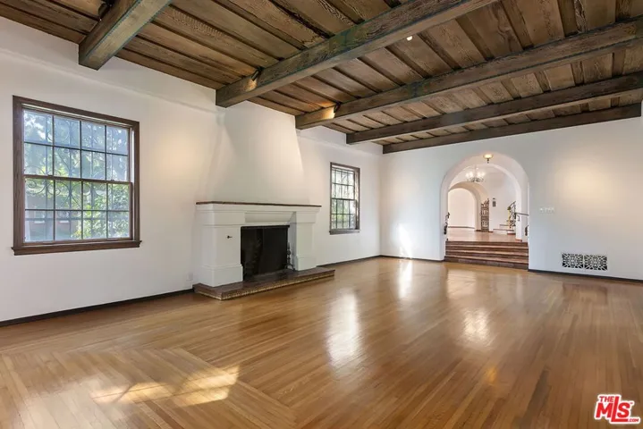 10361 Lindbrook Drive, Los Angeles, California 90024