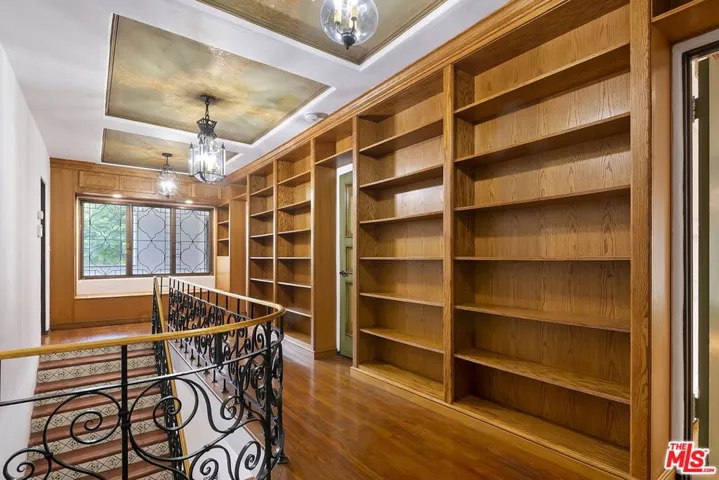 10361 Lindbrook Drive, Los Angeles, California 90024