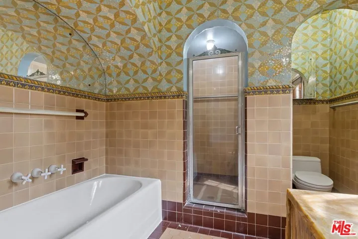 10361 Lindbrook Drive, Los Angeles, California 90024
