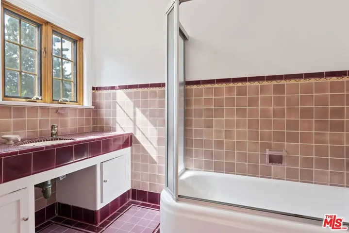 10361 Lindbrook Drive, Los Angeles, California 90024
