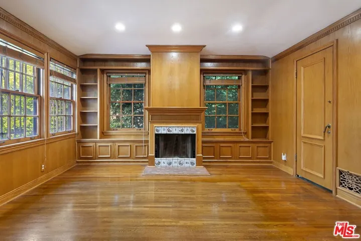 10361 Lindbrook Drive, Los Angeles, California 90024