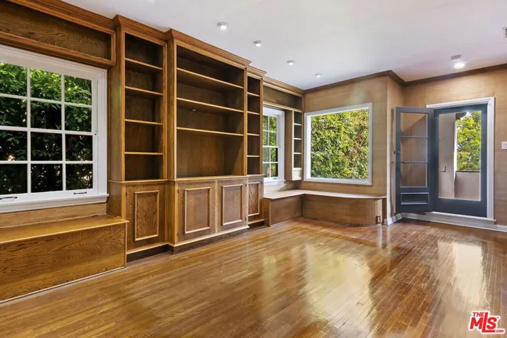 10361 Lindbrook Drive, Los Angeles, California 90024