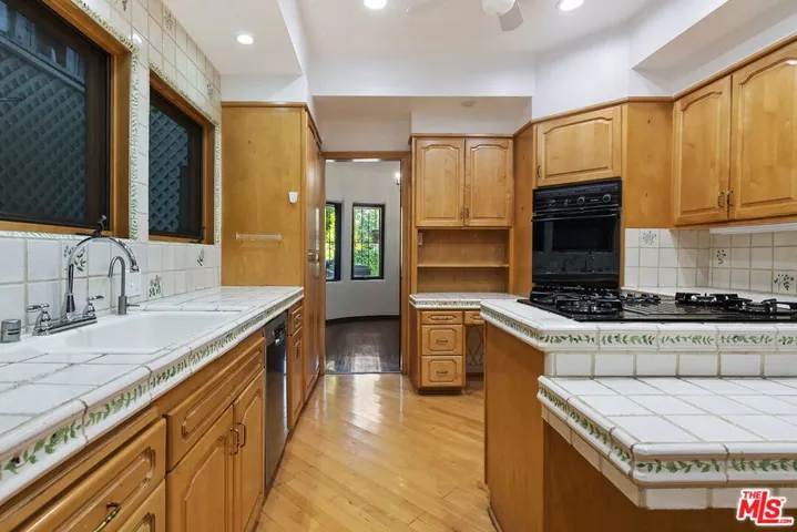 10361 Lindbrook Drive, Los Angeles, California 90024