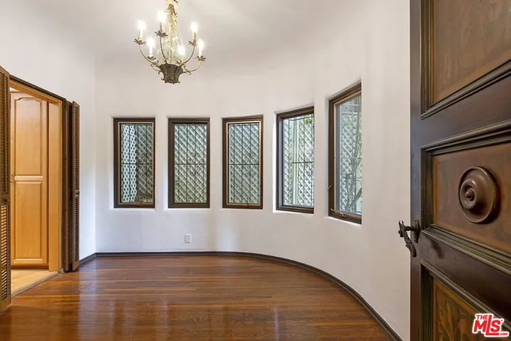 10361 Lindbrook Drive, Los Angeles, California 90024