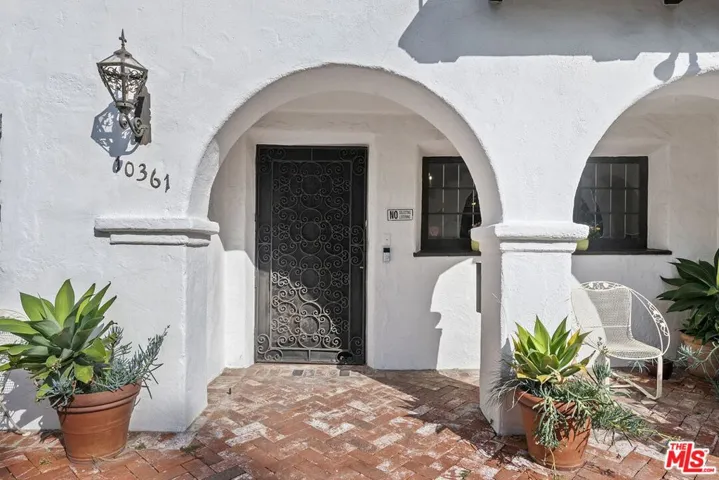 10361 Lindbrook Drive, Los Angeles, California 90024