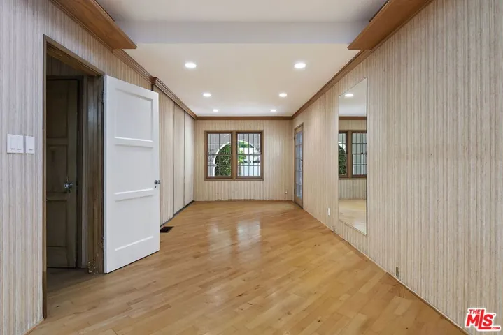 10361 Lindbrook Drive, Los Angeles, California 90024
