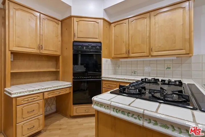 10361 Lindbrook Drive, Los Angeles, California 90024