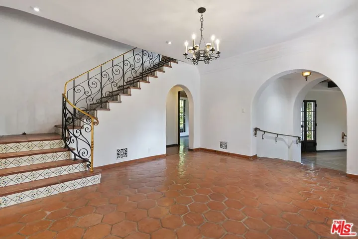 10361 Lindbrook Drive, Los Angeles, California 90024