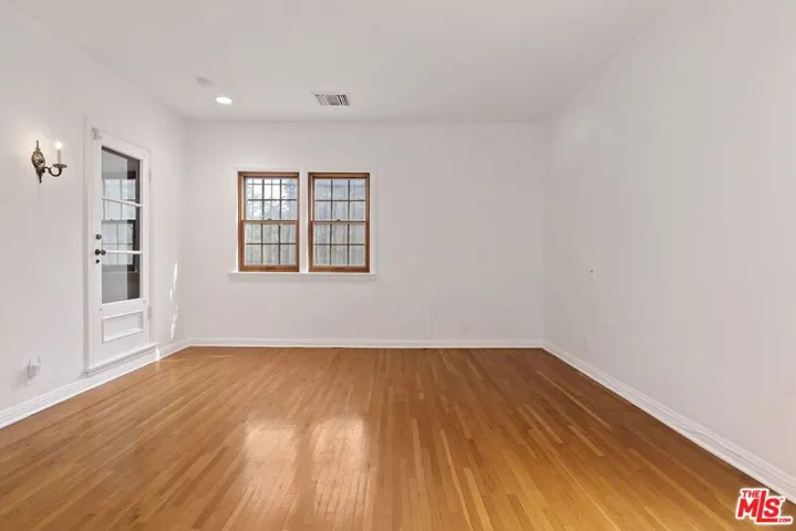 10361 Lindbrook Drive, Los Angeles, California 90024