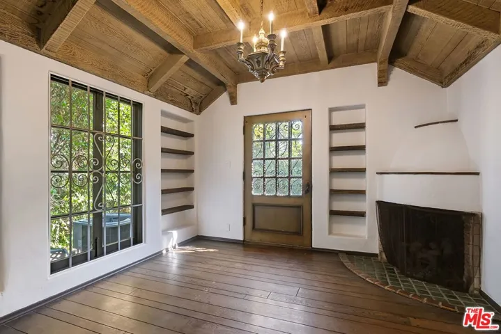 10361 Lindbrook Drive, Los Angeles, California 90024