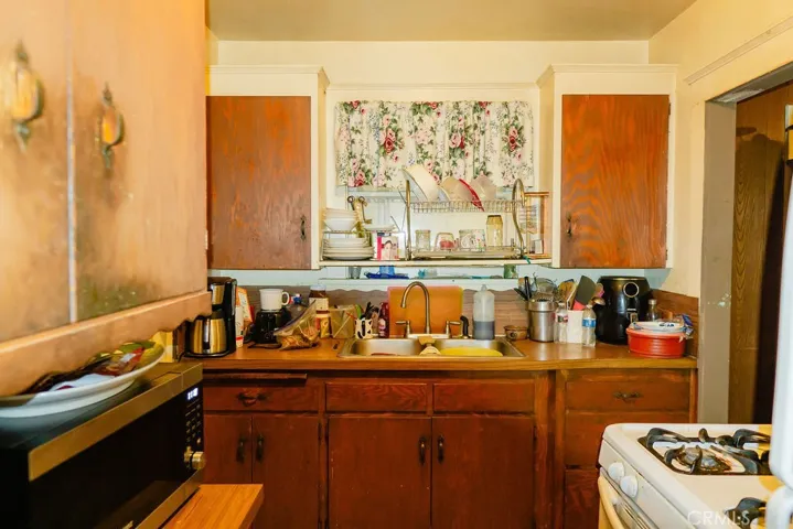 985 W 14th Street, San Bernardino, California 92411