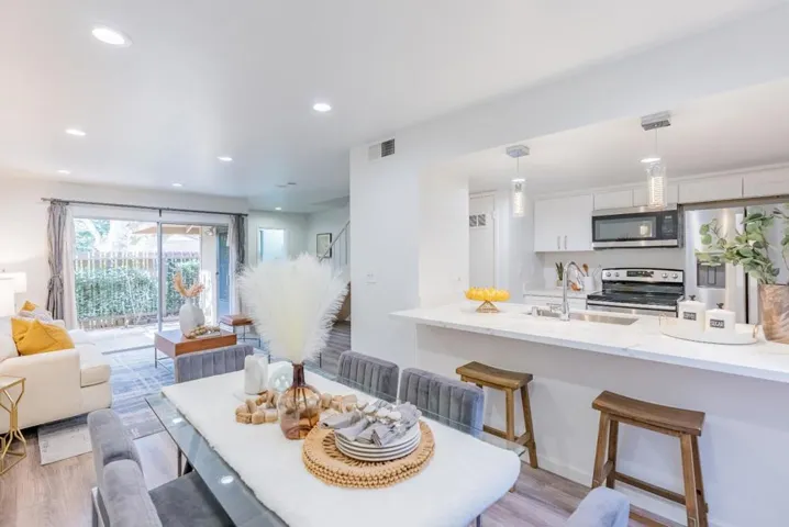 220 Red Oak Drive M, Sunnyvale, California 94086