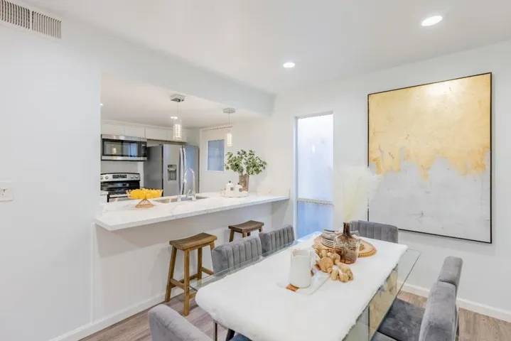 220 Red Oak Drive M, Sunnyvale, California 94086