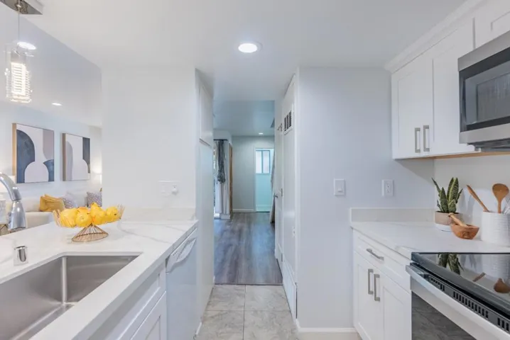220 Red Oak Drive M, Sunnyvale, California 94086