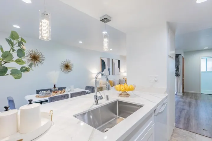 220 Red Oak Drive M, Sunnyvale, California 94086