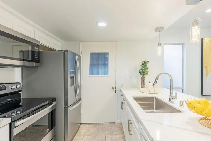 220 Red Oak Drive M, Sunnyvale, California 94086