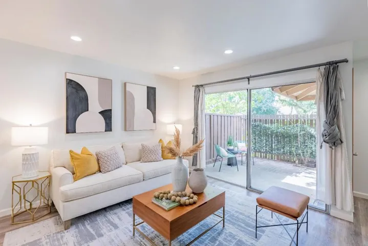 220 Red Oak Drive M, Sunnyvale, California 94086