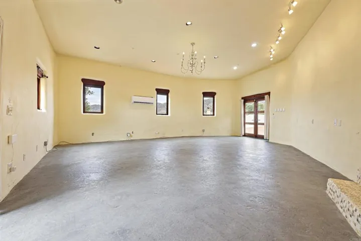Studio / Flex Area