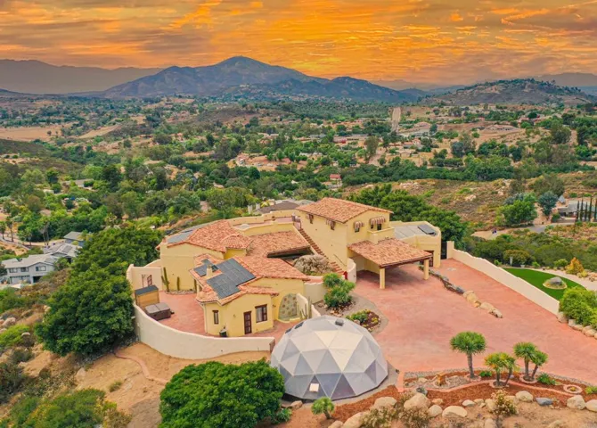 Highlights the panoramic view of San Diego County
