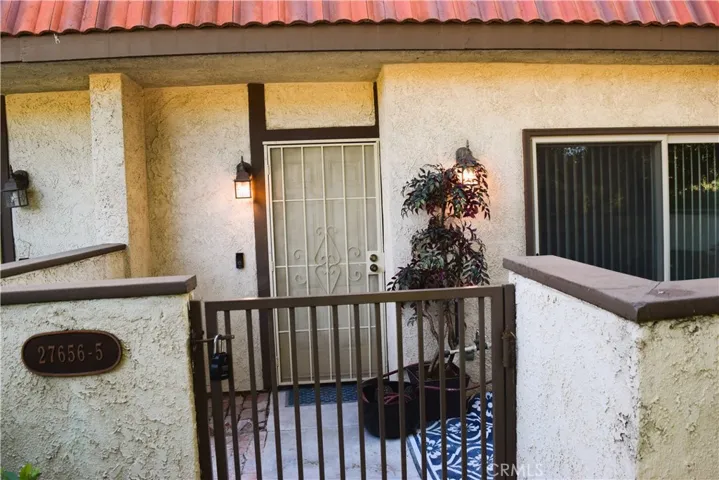 27656 Ironstone Drive 5, Canyon Country, California 91387