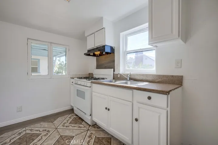 704 Fairlawn Avenue, Santa Ana, California 92703