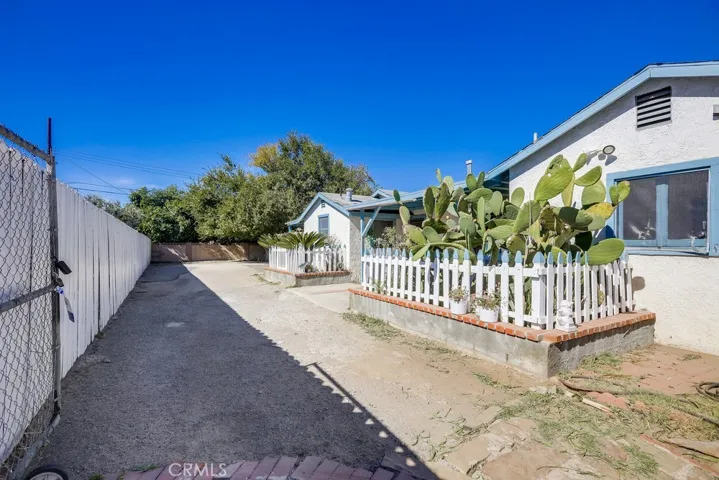 704 Fairlawn Avenue, Santa Ana, California 92703