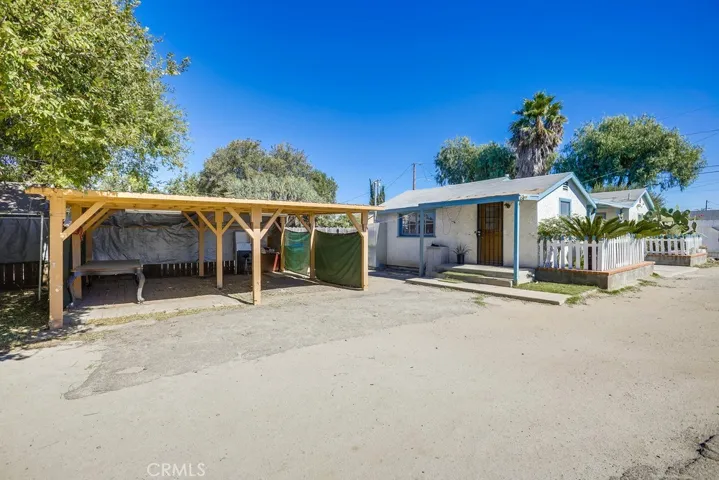 704 Fairlawn Avenue, Santa Ana, California 92703