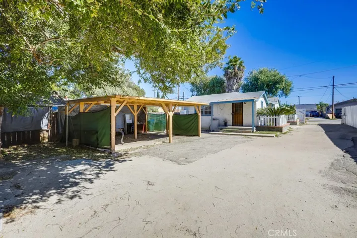 704 Fairlawn Avenue, Santa Ana, California 92703