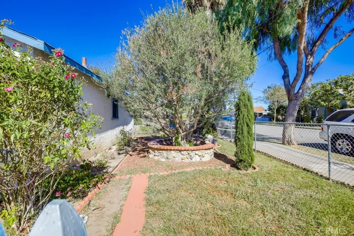 704 Fairlawn Avenue, Santa Ana, California 92703
