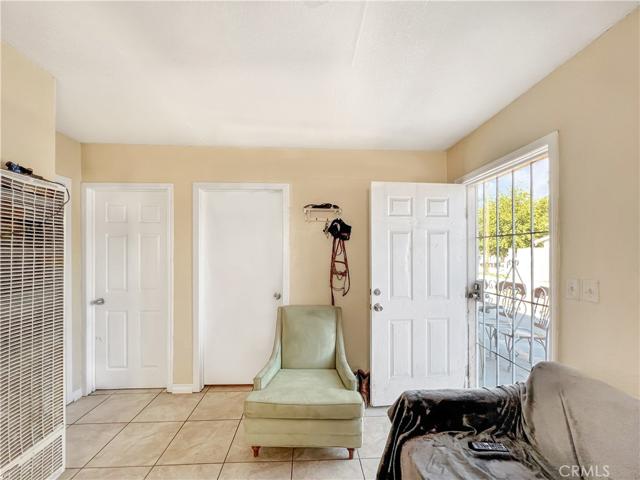 Back unit Entrance & Living room