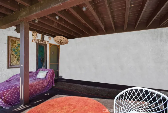 Entrance deck to Studio